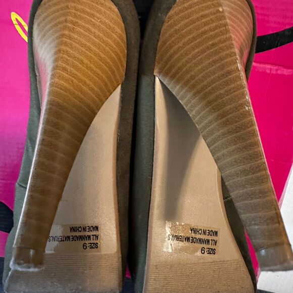 Unbranded Olive Green Peep Toe Heels with Ruffle Detail, Size 9 Women's - Picture 4 of 6